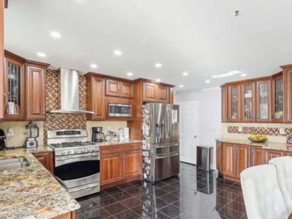 1st image of 12571 Biscayne Dr