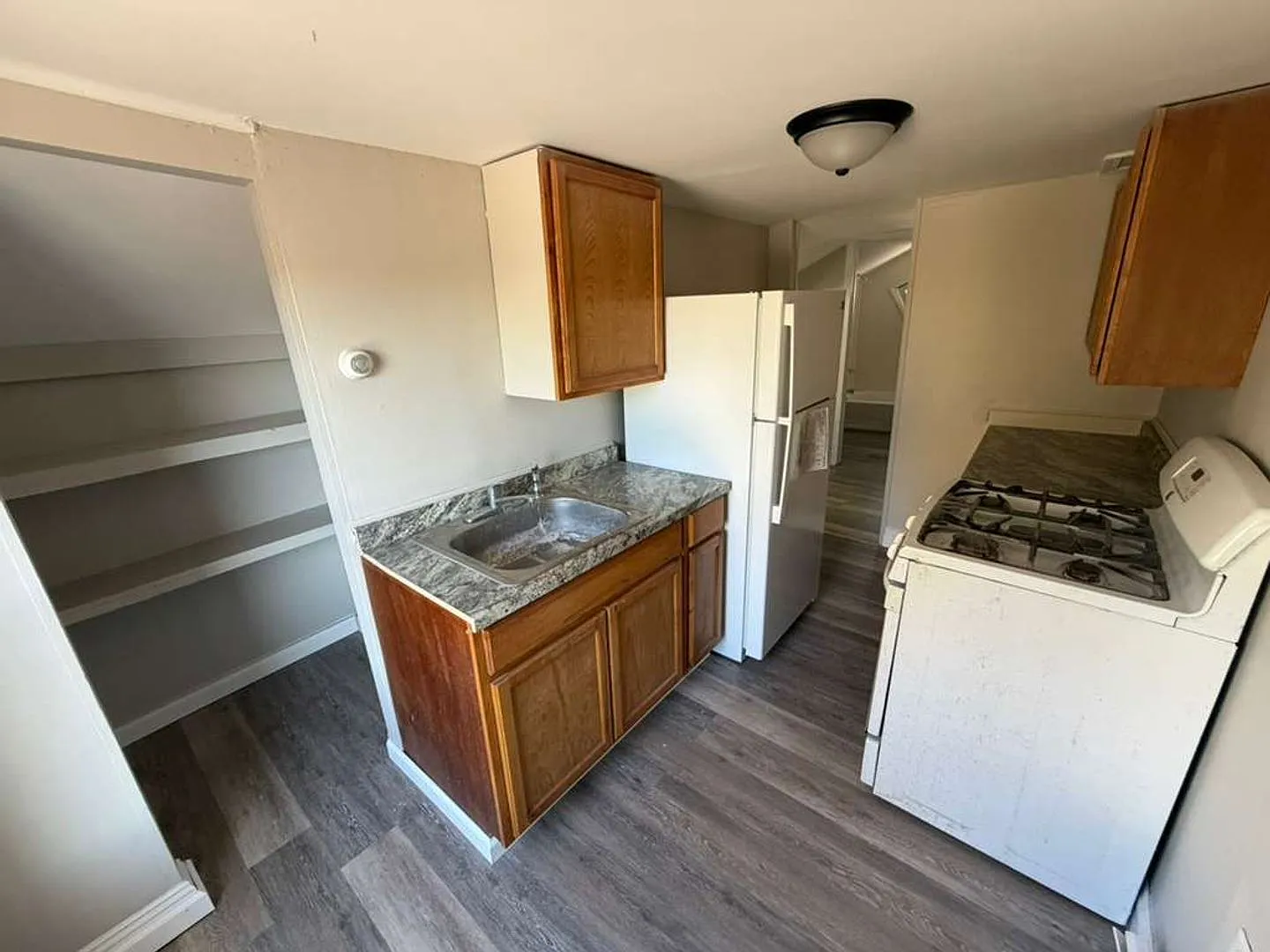 208 Utica St — Photo 2