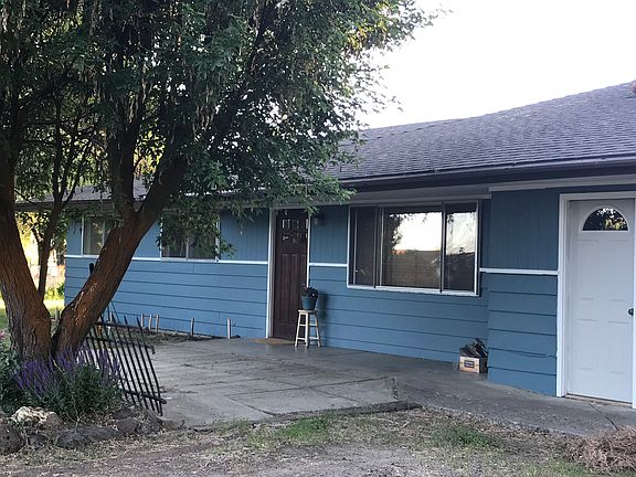 Large patio = outdoor eating