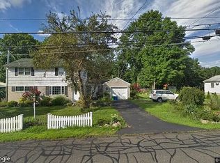 69 Blauvelt Rd, Nanuet, NY 10954