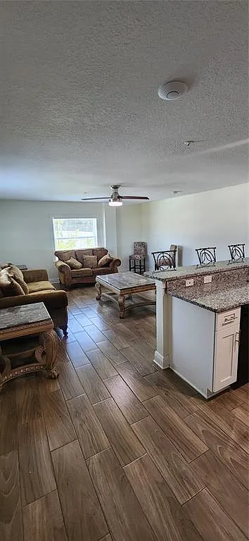 1 bed, 1.0 bath, 720 sqft, $1,150 — Photo 2