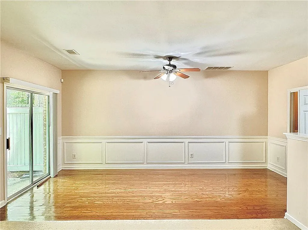 3 bed, 2.5 bath, 1814 sqft, $2,300 — Photo 4