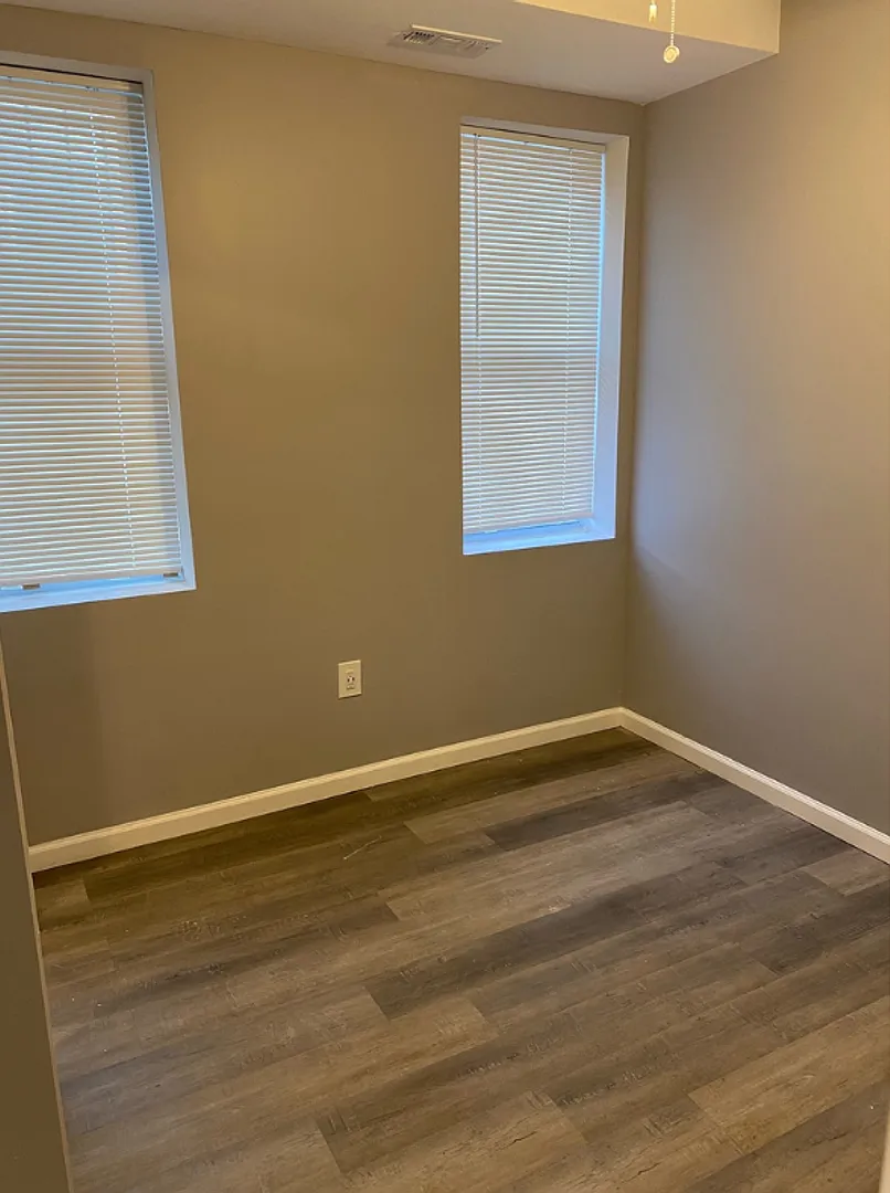 6 S Franklintown $750 Private Room (Private Bath) — Photo 4
