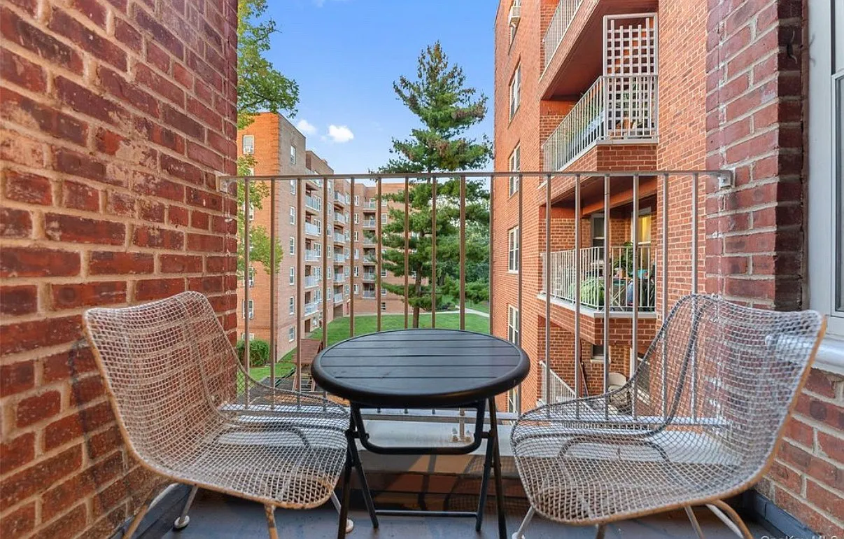 1 bed, 900 sqft, $3,300 — Photo 3