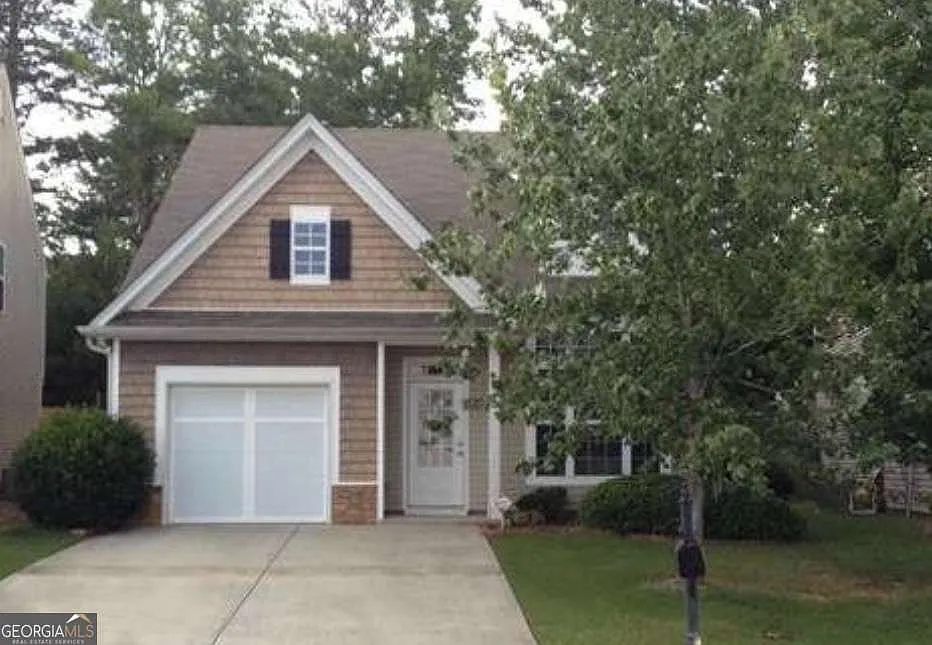 3 bed, 2.5 bath, 1854 sqft, $2,085 — Photo 1