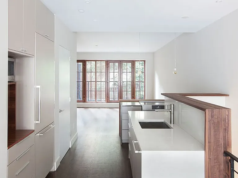 206 E 20th St #TOWNHOUSE — Photo 46