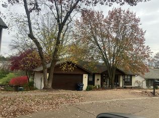 5415 Oakvilla Manor Dr, Saint Louis, MO 63129