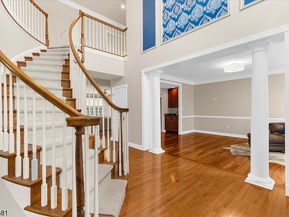 4th image of 10 Claridge Ln