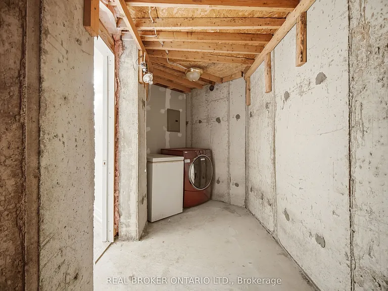 3277 Paul Henderson Dr — Photo 37