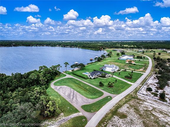 4th image of 1010 Lake Reserve Rd