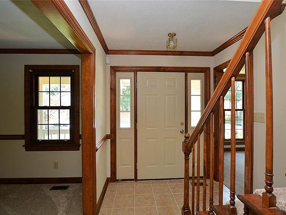 2nd image of 855 Ventnor Dr