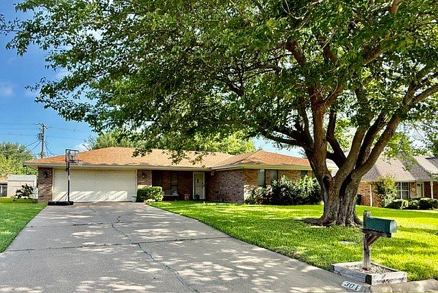 1st image of 301 Bluebonnet St