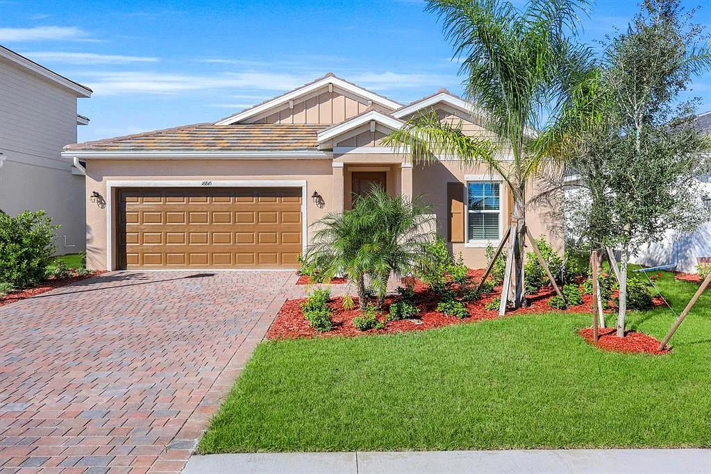 4 bed, 2.0 bath, 2112 sqft, $2,400 — Photo 1