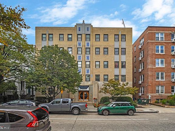 3rd image of 1727 R St NW APT 401