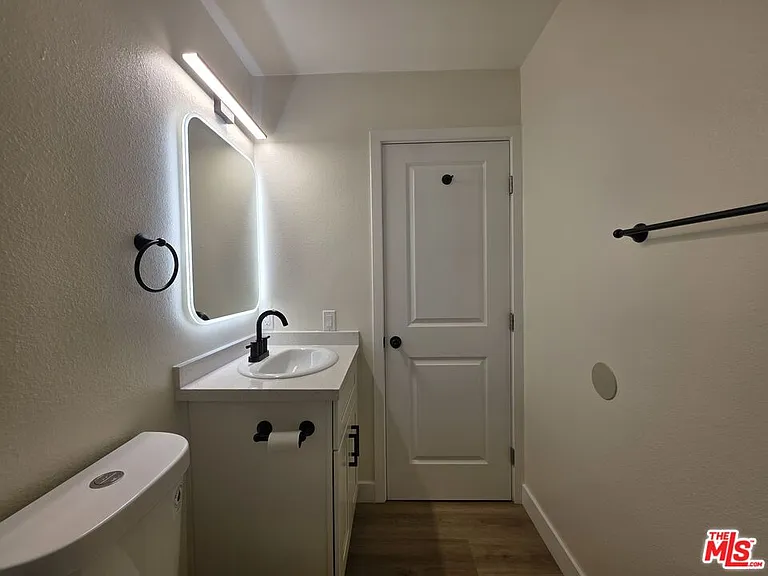 535 W 4th St #110 — Photo 28