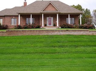 10938 Lake Ridge Dr, Omaha, NE 68136