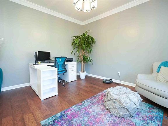 3rd image of 808 Country Creek Dr