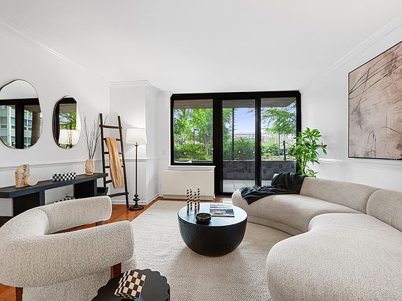 4th image of 700 Grove St APT 2S