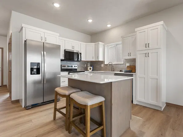 9208 W Counsel St, Sioux Falls, SD 57106
