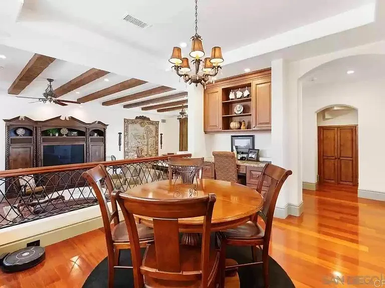 555 Ocean Blvd — Photo 3