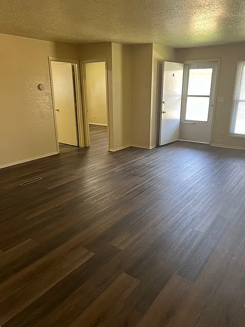 3 bed, $1,500 — Photo 2