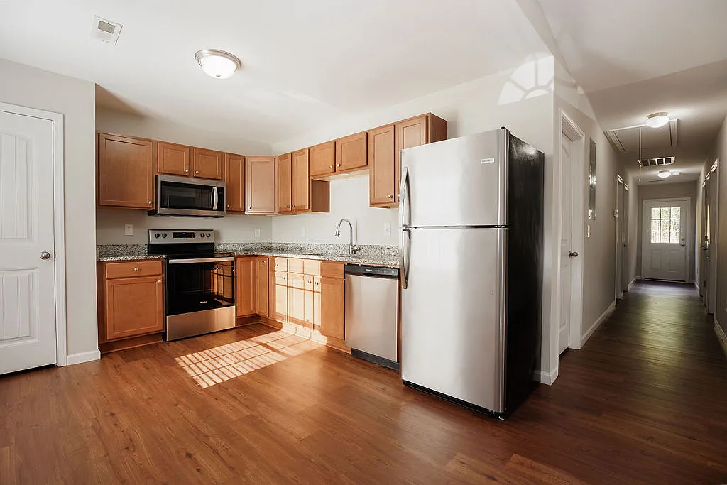 3 bed, 1095 sqft, $1,495 — Photo 2