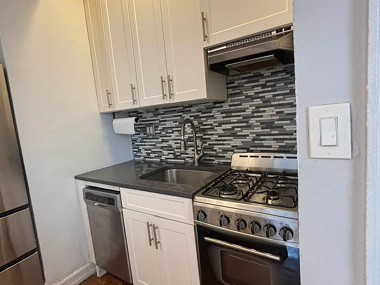 133 W 71st St #6D — Photo 11