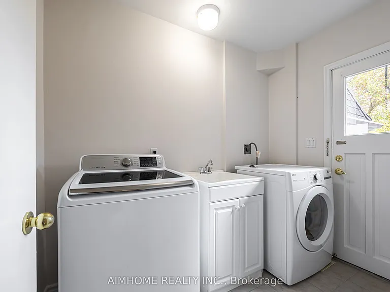 471 Cummer Ave — Photo 12
