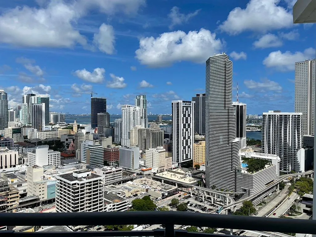 350 S Miami Avenue — Photo 3