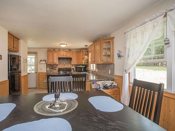 4th image of 46 Erin Dr
