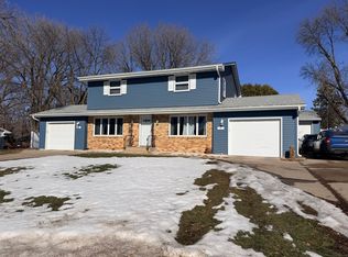 94 Meadow Cir S, Burnsville, MN 55337