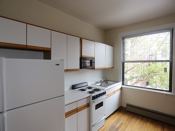 2nd image of 635 W Barry Ave APT 301
