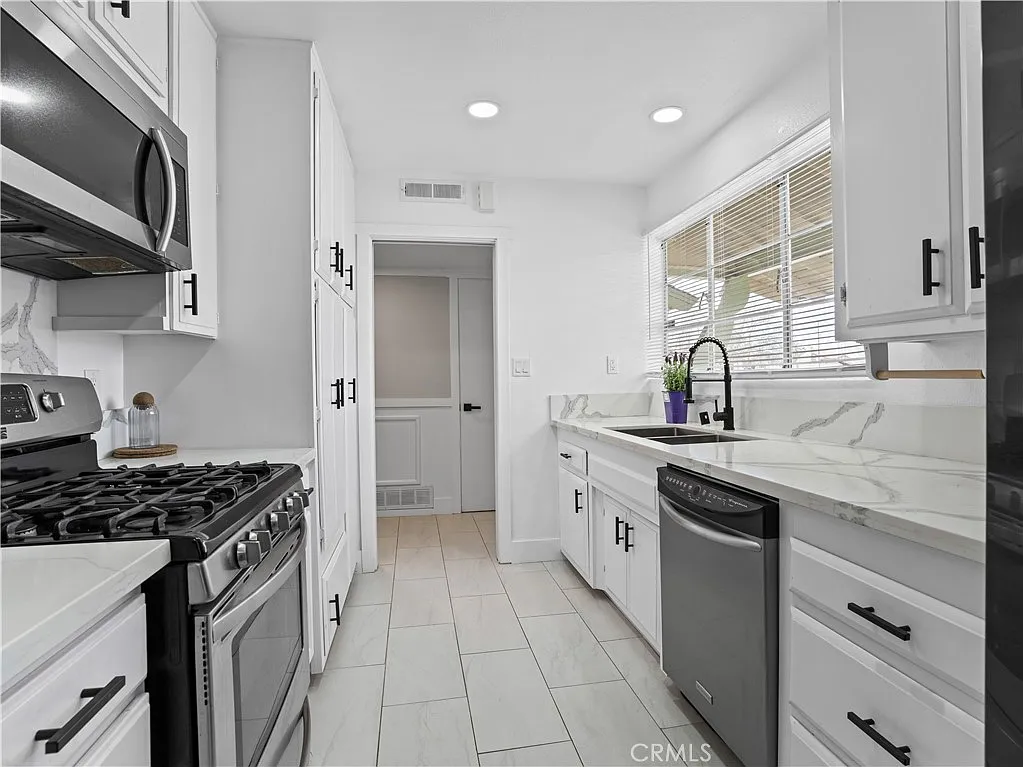 3 bed, 1334 sqft, $2,800 — Photo 4