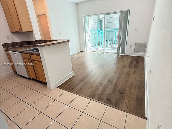 5th image of 6001 SW 70th St APT 146