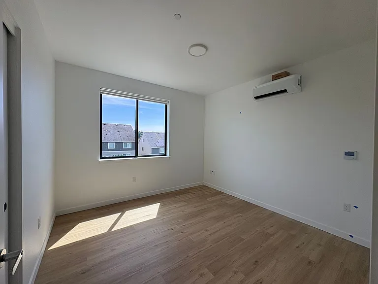Abbey Creek Square Apartments — Photo 9