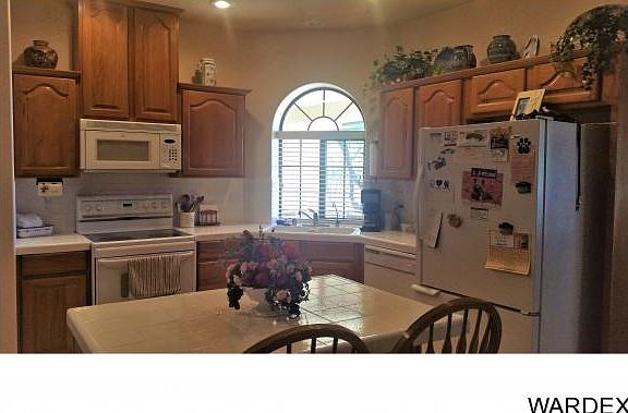 4th image of 1064 E Laurel Ln