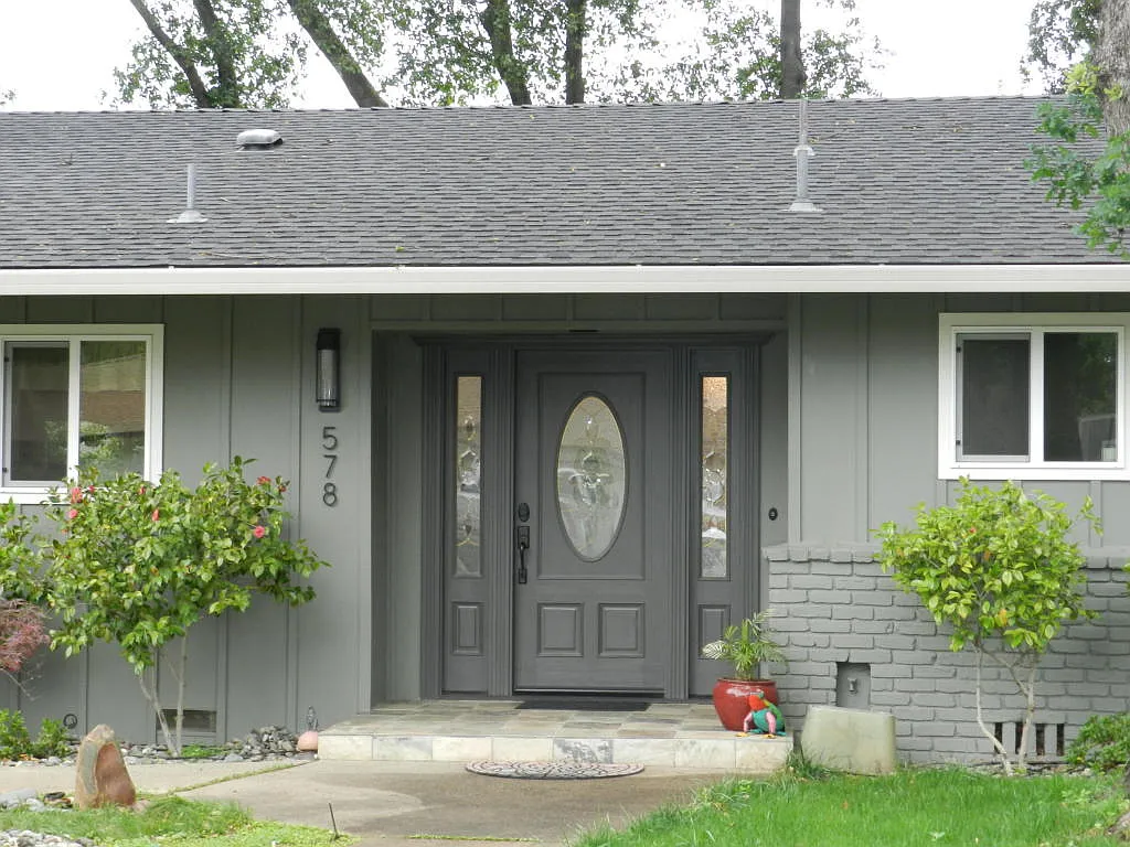 578 Julie Way photo 1