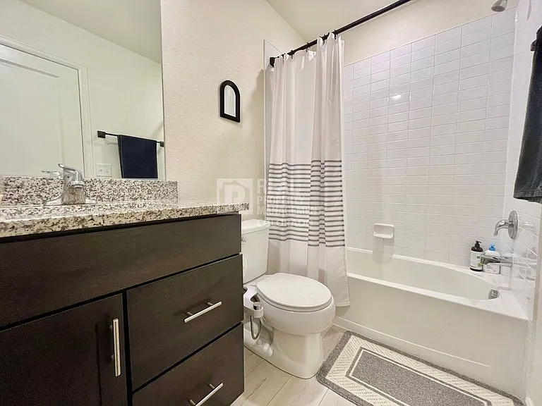 7104 Vermillion St — Photo 12