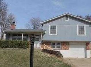 1304 N Leeview Cir, Olathe, KS 66061