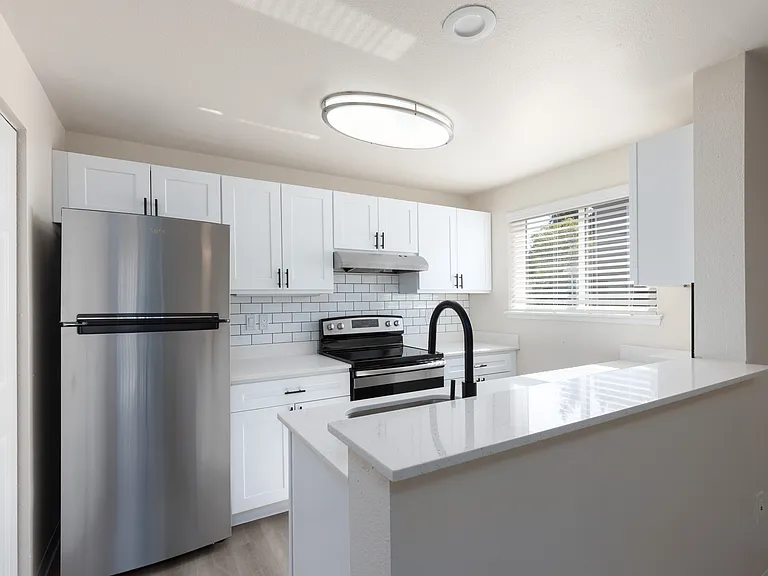 Westhampton Apartments — Photo 74