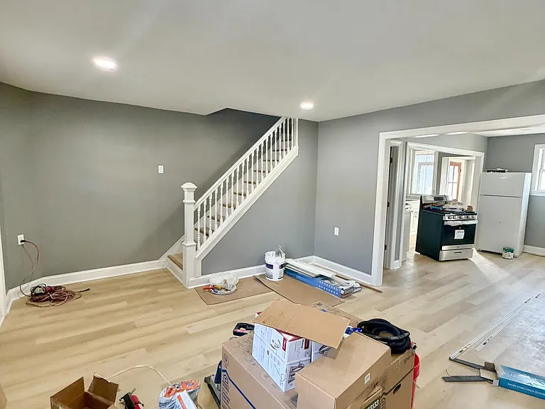 406 Kingsley St — Photo 3