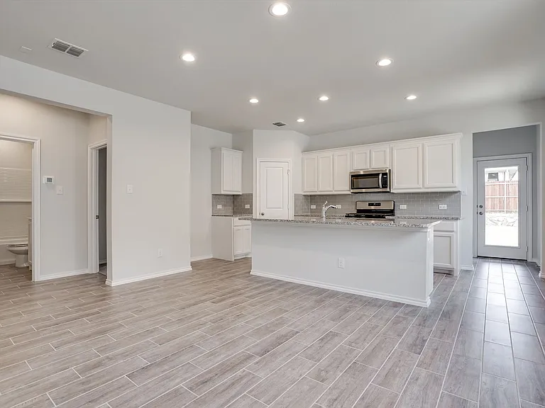 2330 Aspen Hill Dr — Photo 6