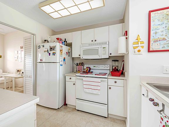 5th image of 4240 Central Sarasota Pkwy #1