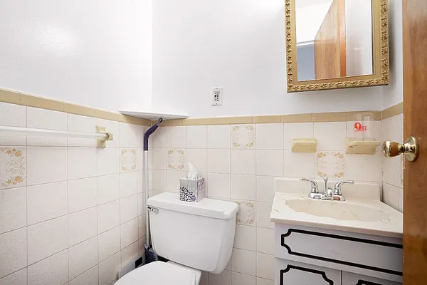 Rented by Charles Coutinho LLC | media 30