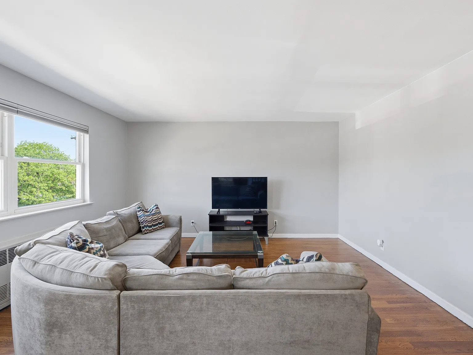 3 bed, 1146 sqft, $3,800 — Photo 2