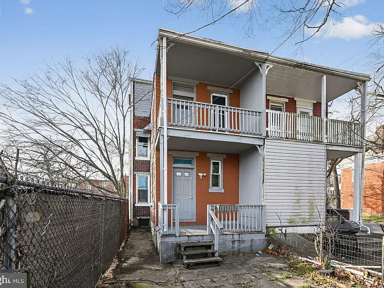 652 Emerald St — Photo 10
