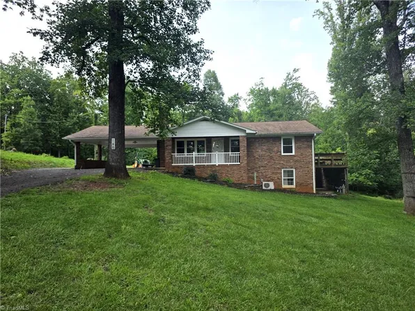 146 King Park Cir, Mount Airy, NC 27030