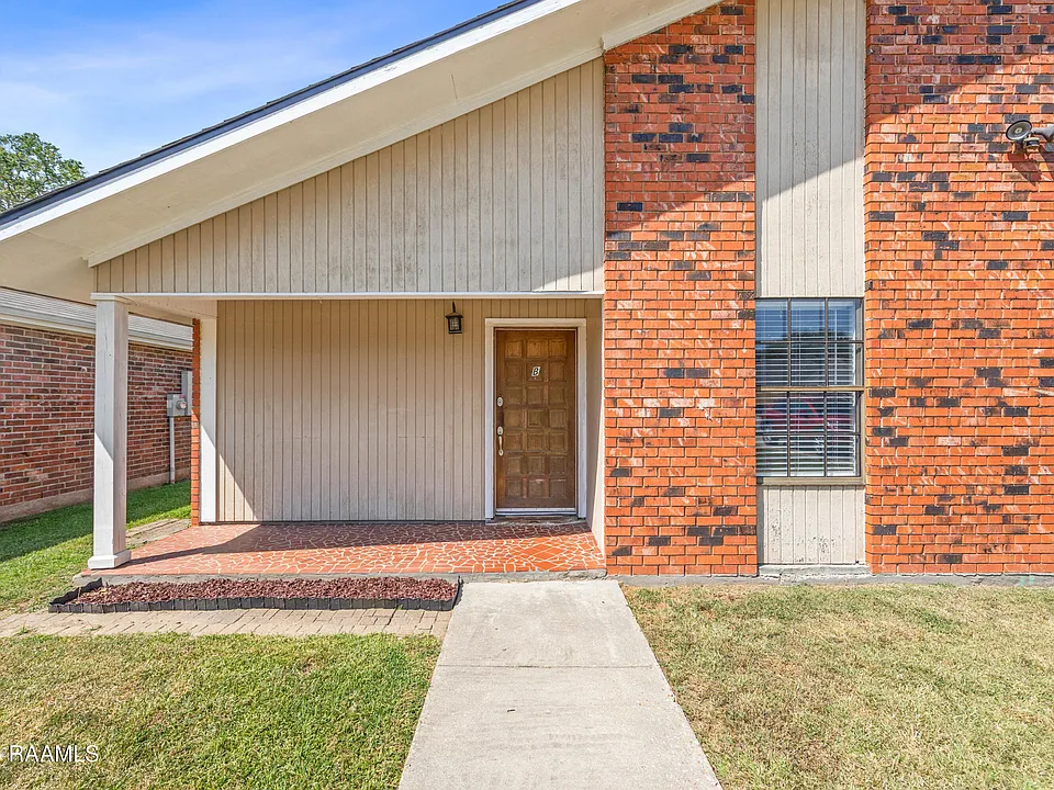 313 Titan Dr #B