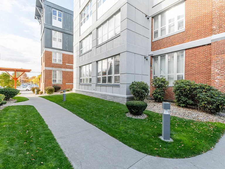 118 Holmes St #405 — Photo 15