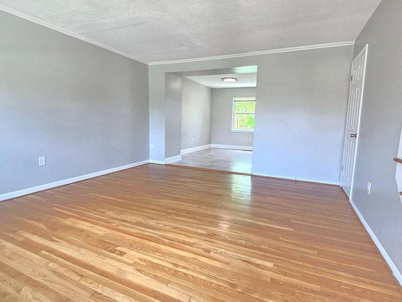 3rd image of 712 Mansfield Rd